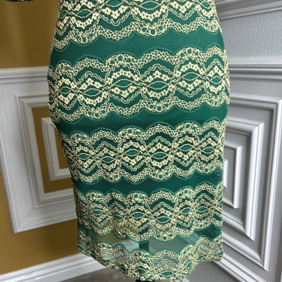 Elegant Green Lace Dress - Picture 6 of 12